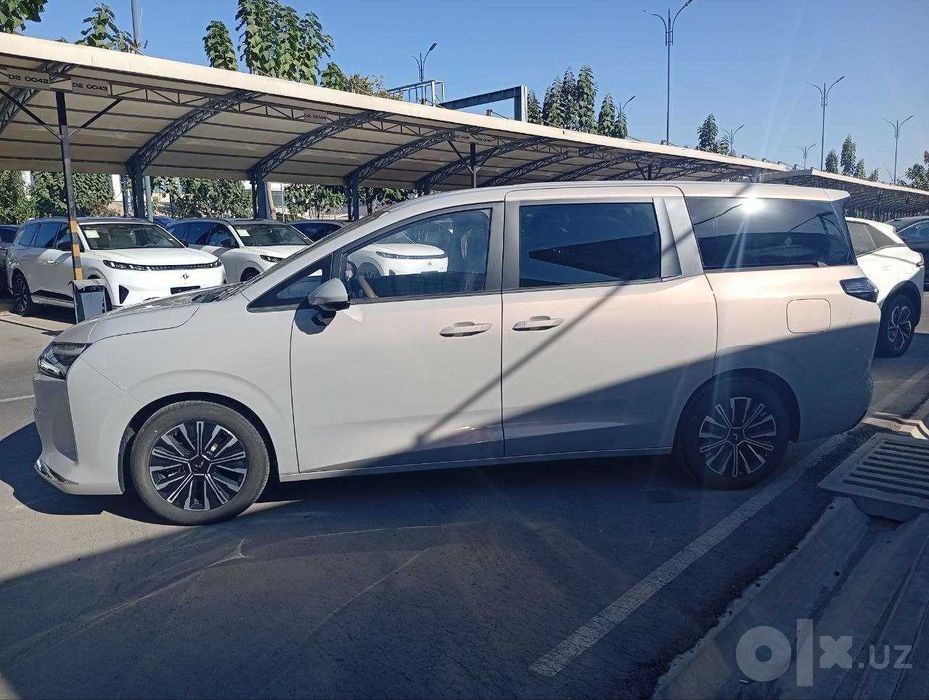 Wuling Xingguang 730 PHEV