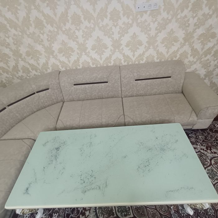 Новый уголок с столом и сидушками