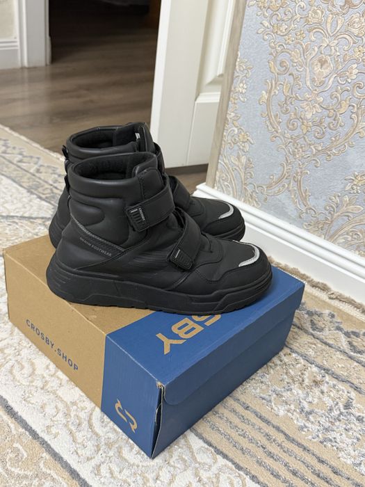 Продам демисезонные ботинки на мальчика