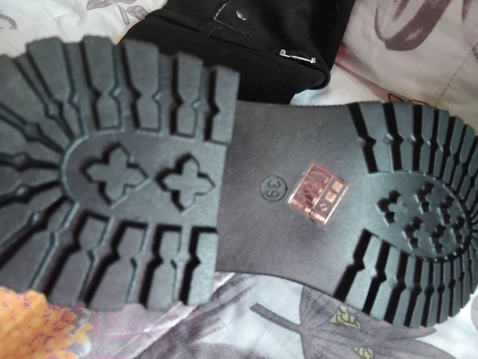 Дамски чисто нови ботуши велур 39