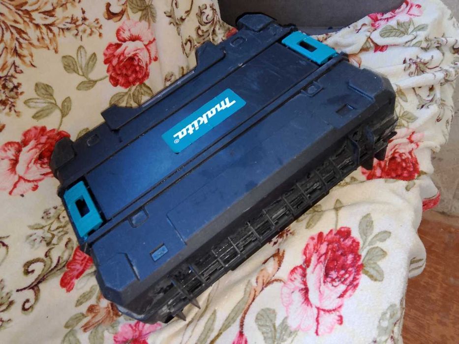 Продам абсолютно новый лазерный нивелир Makita в отличном состоянии-