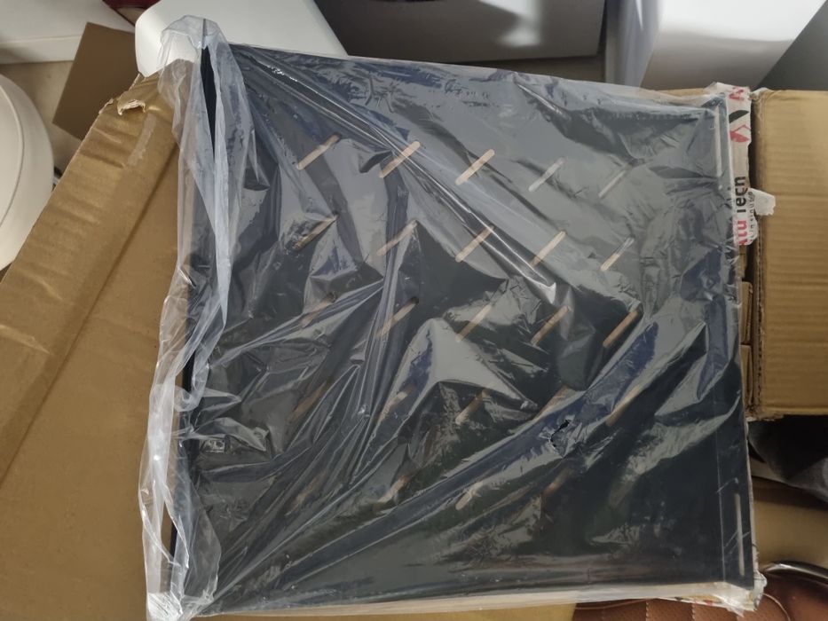 Vand Rafturi pentru RACK servere.