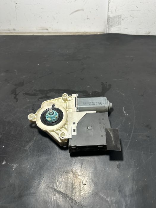 Motoras macara geam dreapta fata Volkswagen Vw Passat B6 1K0959793G