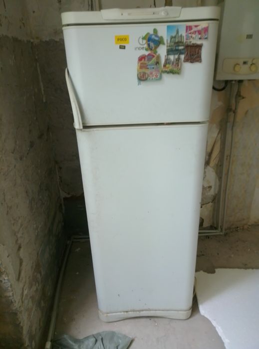 Холодильник Indesit рабочий