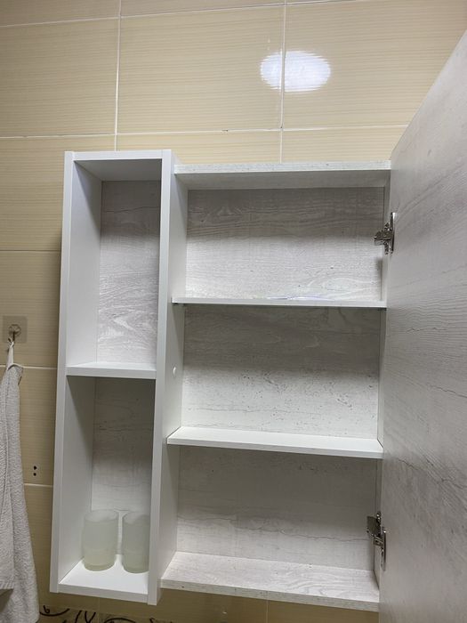 Шкаф навесной с зеркалом