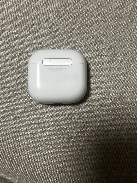 Слушалки AirPods 4