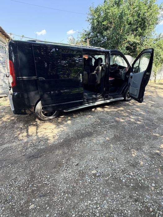 Opel vivaro 9 locuri uk