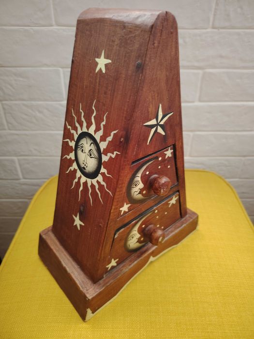 Винтидж дървена кутия за бижута