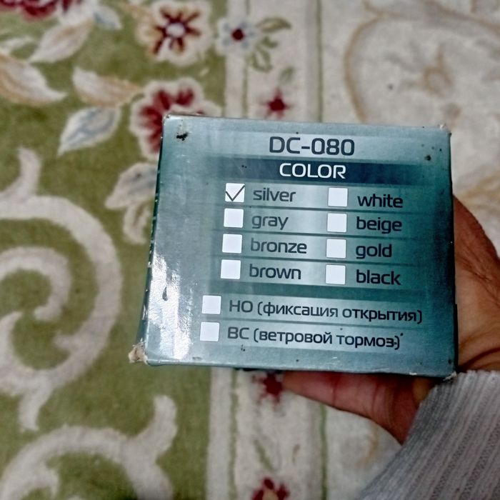 Дверной доводчик