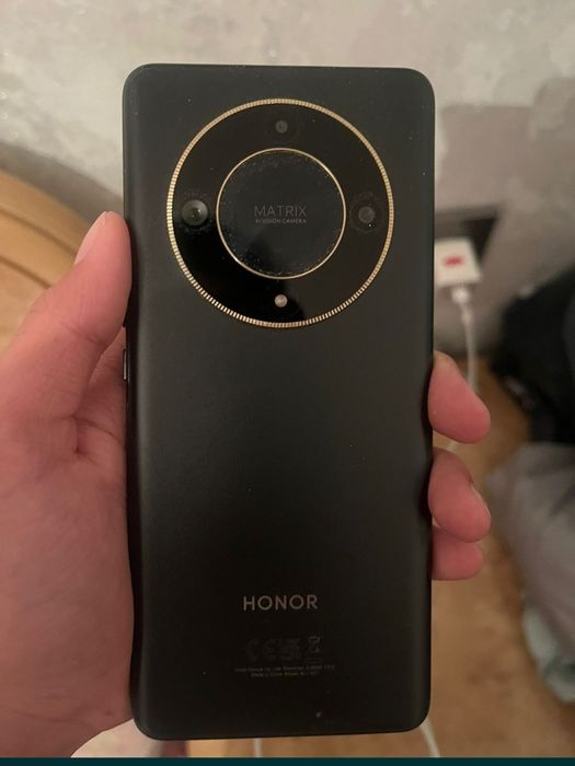 Продам Honor x9b на 12/256 Гб.