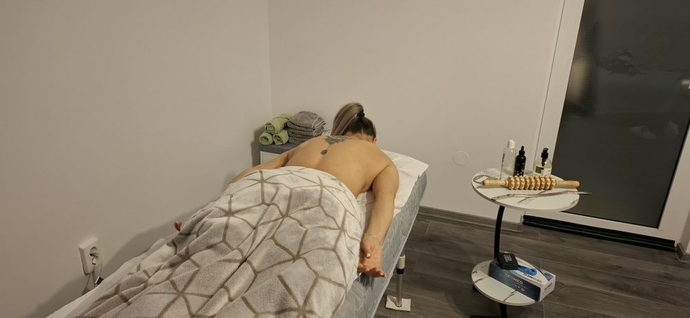 Masaj de relaxare / terapeutic /anticelulitic / sportiv