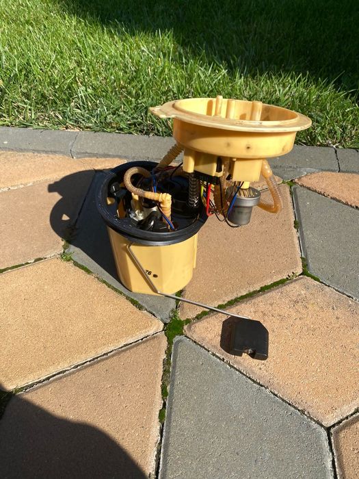 Vând pompă motorina și benzină Audi a6