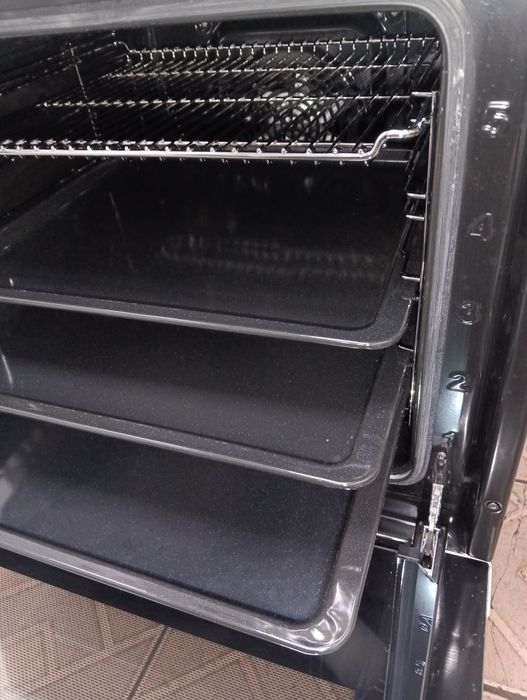 Като нова свободно стояща печка с керамичен плот Gram 2години гаранция