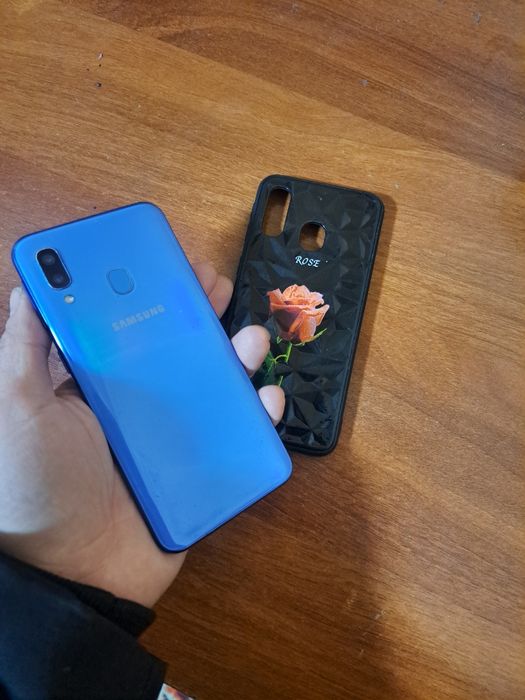 Samsung A040 sotiladi