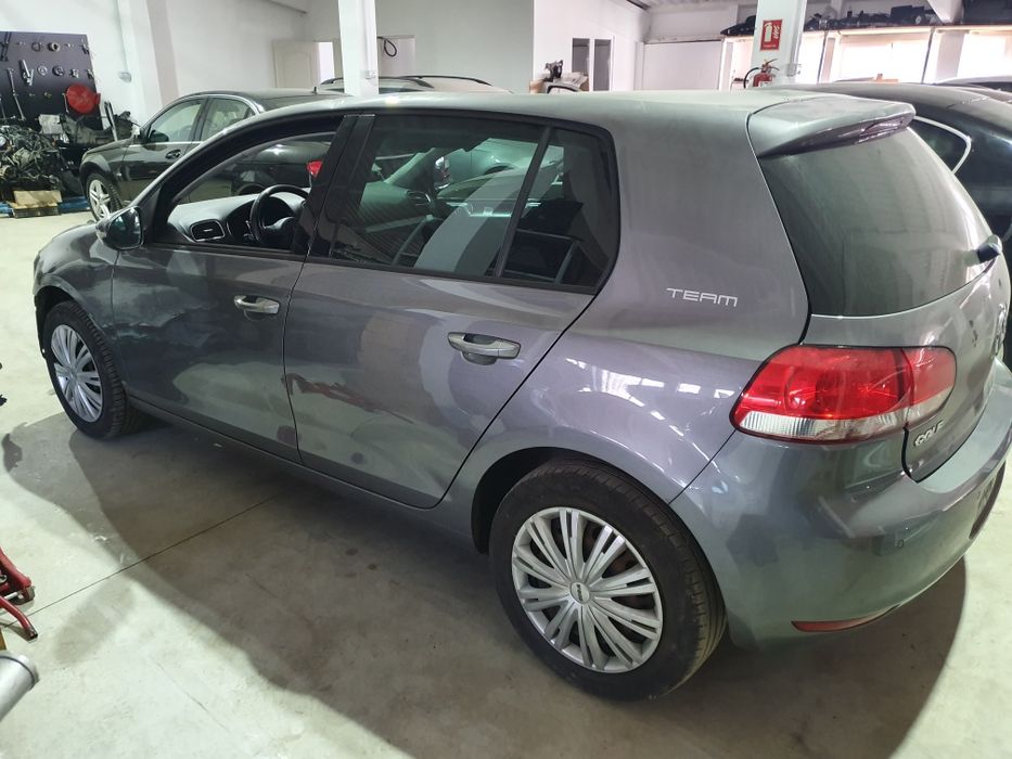 Dezmembrez vw golf 6 , 99000km , benzină  1.4 , motor CGGA , cutie LEG