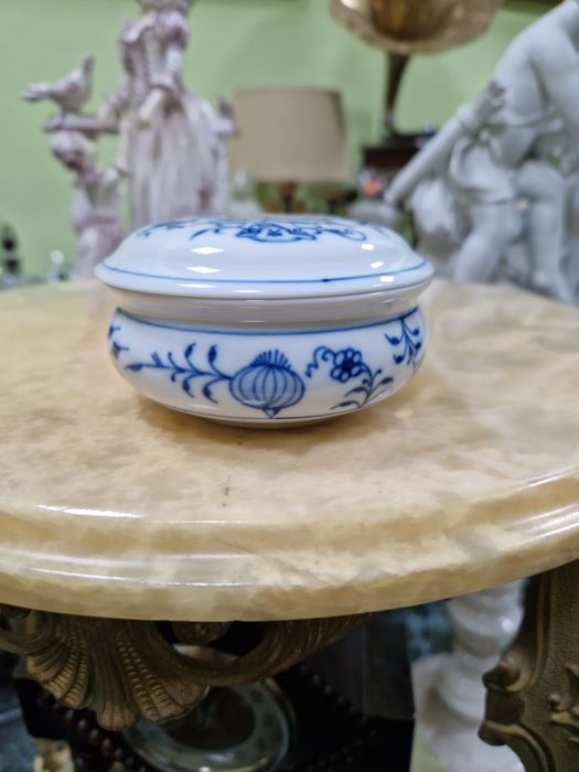 Прекрасна антикварна колекционерска порцеланова бижутерка Meissen