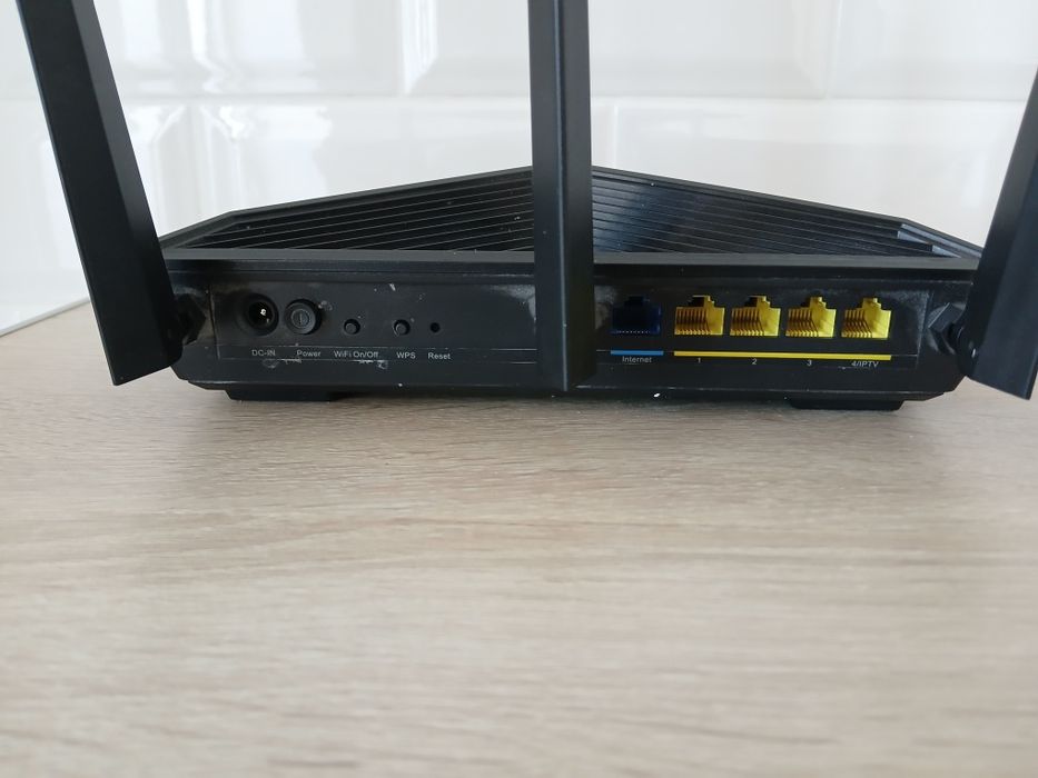 Vand router Tenda Ac18
