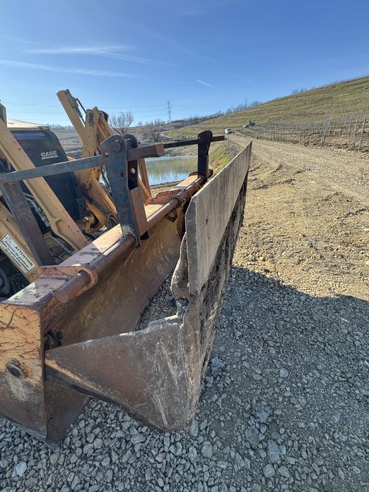 Buldoexcavator Case 580 Ranger impecabil  5700 ore de functionare