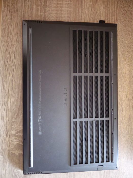 Laptop Gaming HP Omen 15 – Ryzen 7 RTX 2060 16GB Îngrijit