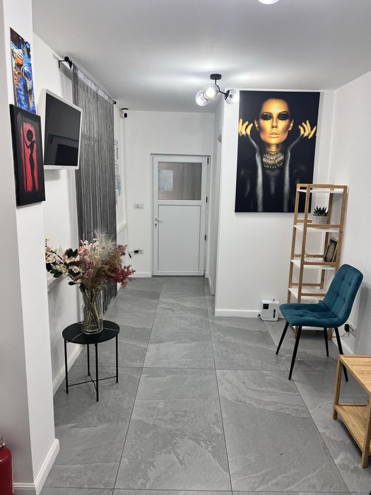 Inchiriere /    Post Manichiura