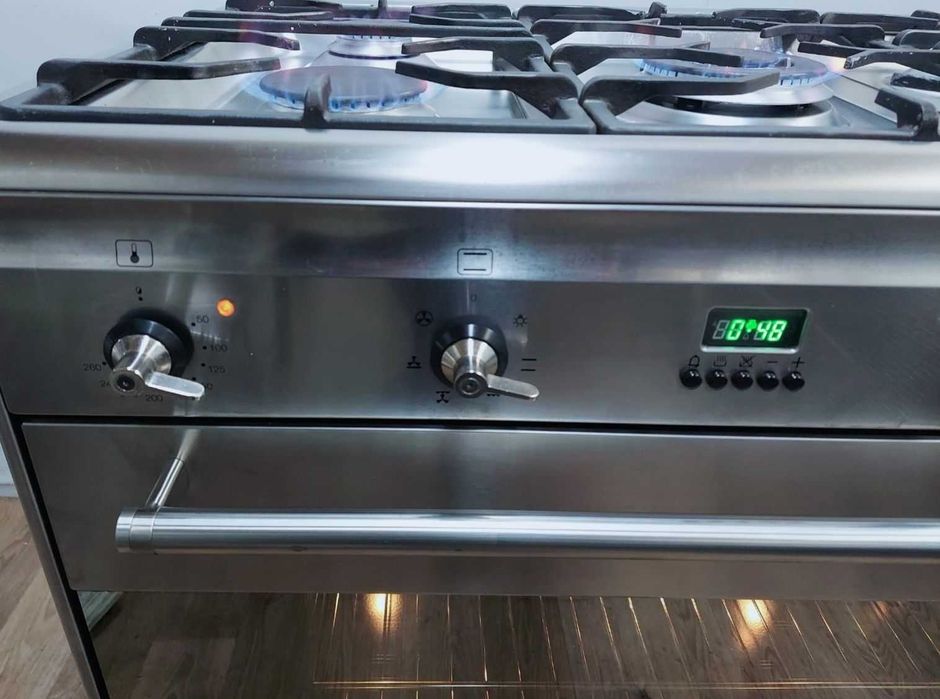 Продам газовую плиту bosch