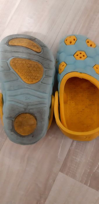 Детская обувь срочно продам