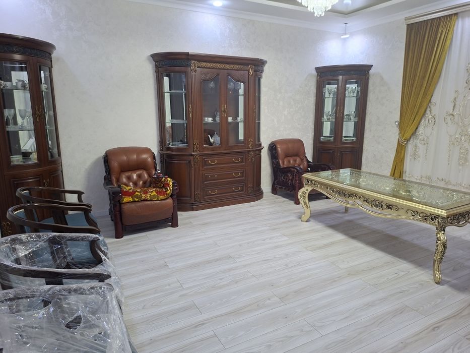 СРОЧНО ПРОДАЕТСЯ квартира 2-х этажная в центре города ТОРГ ЕСТЬ