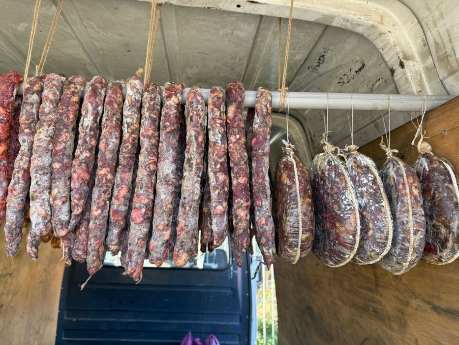 Домашни суджук, петрохан,едро кълцано домашни мезелъци