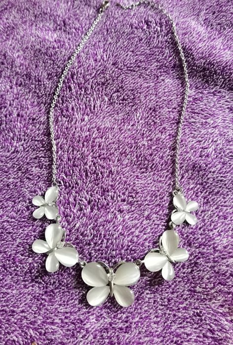 Ново колие с пеперуди