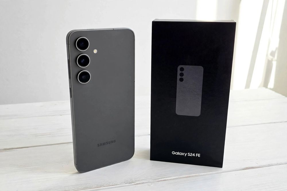 Samsung Galaxy S24 FE 128GB Graphite - Оригинал, с коробкой