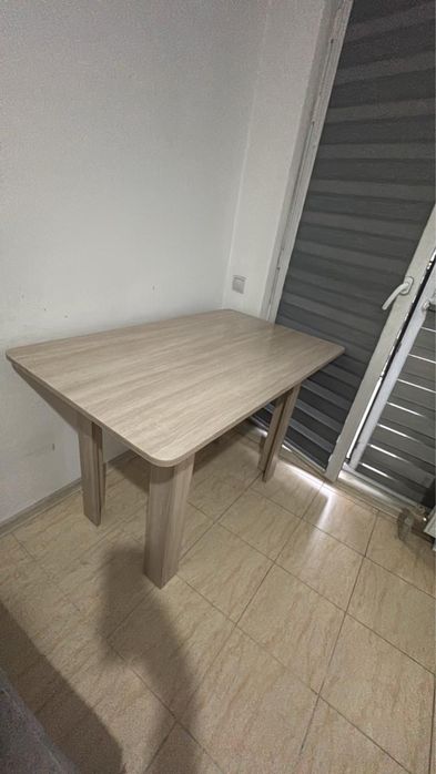 Кухонный стол.