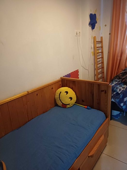 Детско дървено легло 140 см с две чекмеджета