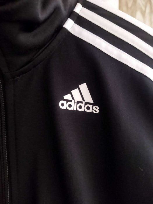 Ново горнище Adidas размер S
