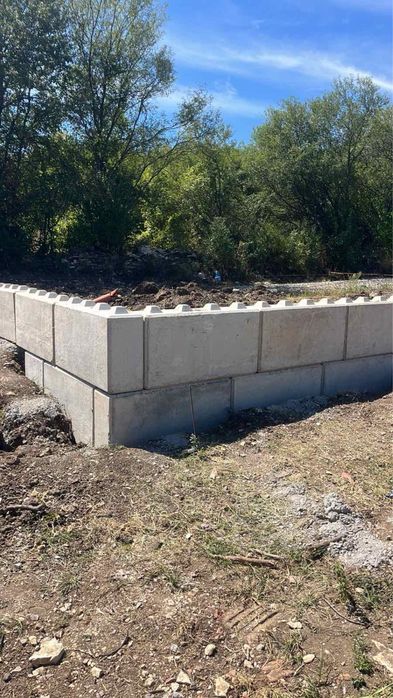 Бетонни блокове - взаимнозаключващи.