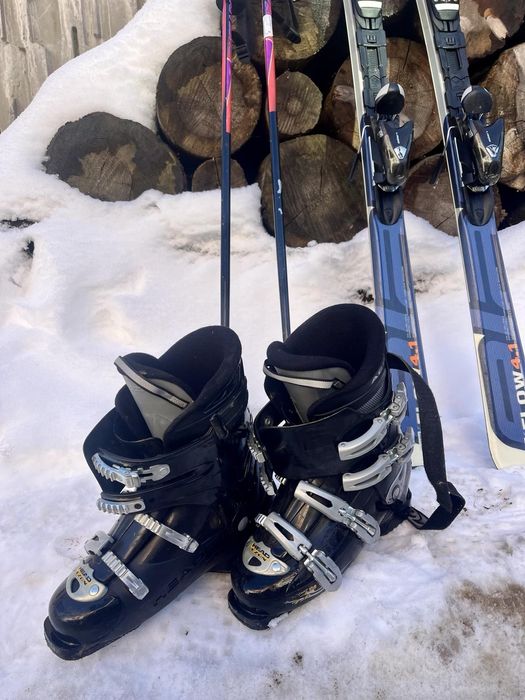 Продавам Ски комплект.