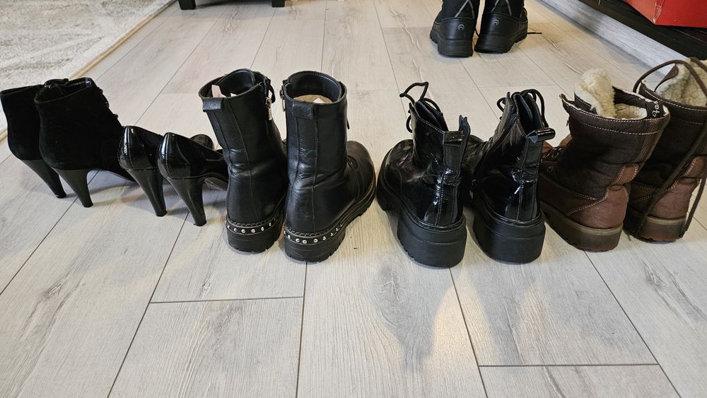 Продам 5 пар женской обуви
