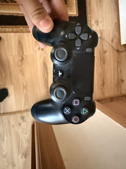 Playstation 4 на 1 година