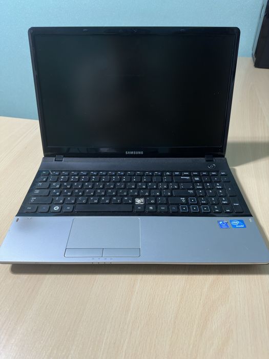 офисный ноутбук Samsung