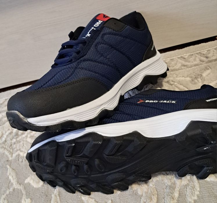 Adidas / Pantofi sport mărimea 42