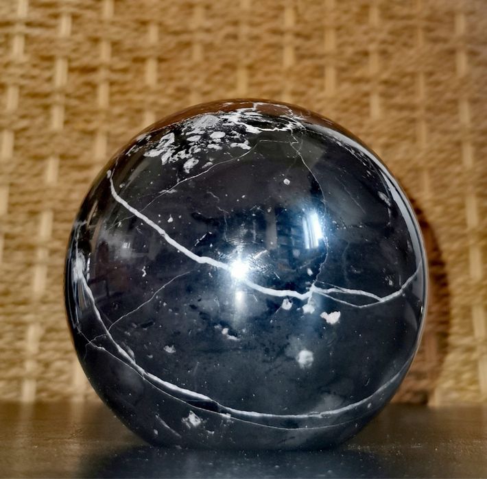 Антикварен турмалин черно-бяла ониксова сфера ест. полиран кристал !