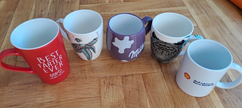 Различни комплекти чаши