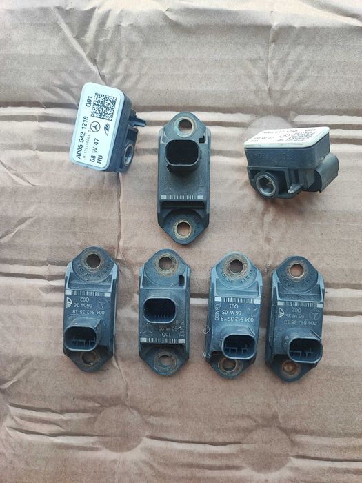 Датчик ниво масло на картера и ниво светлини и окачването от Мерцедес