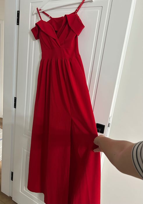 Продавам дълга официална рокля