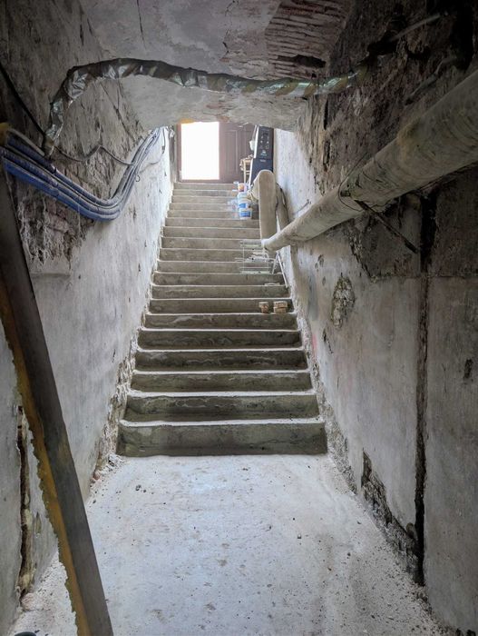 Vand apartament central cu 3 camere pe Str Independentei