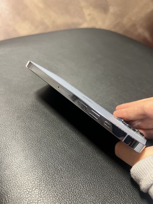 Iphone 13 Pro + carcasa mobilfox