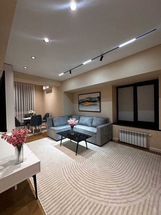 Ц-5 м.Минор 2-комн 2/4 55 м² кирпич евроремонт меб/тех внутри массива