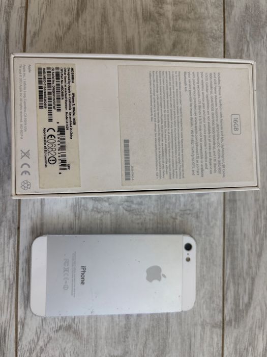 Продам Iphone 5 с родной коробкой на запчасти