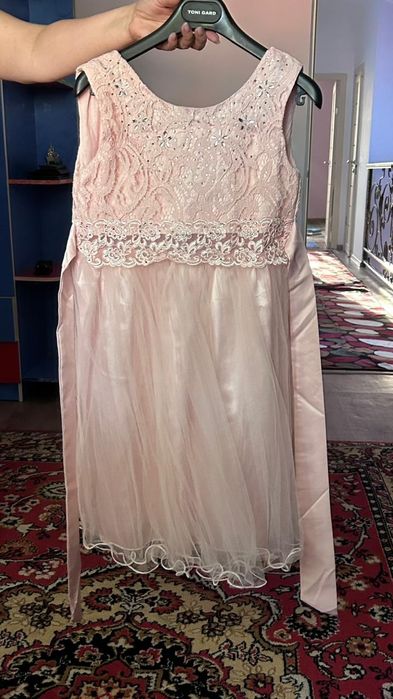 Продам платье  на девочек