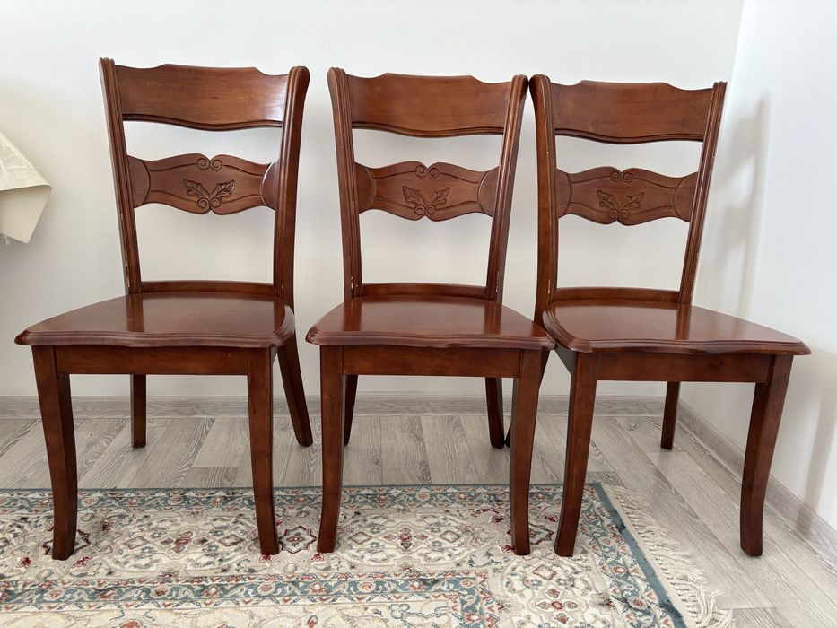 Продаю деревянные стулья