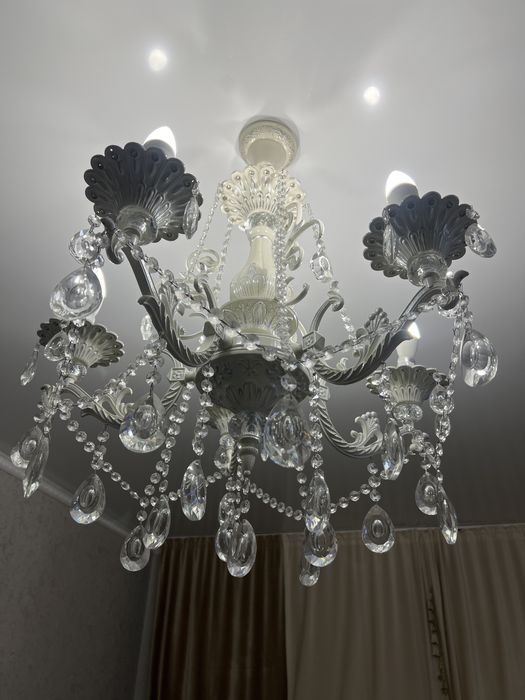 Prodam люстру! 777-